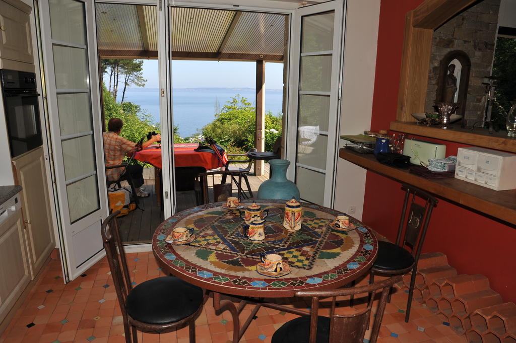 Les Fous De Bassans Bed & Breakfast Poullan-sur-Mer Exterior photo