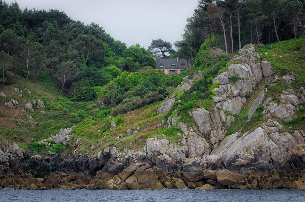 Les Fous De Bassans Bed & Breakfast Poullan-sur-Mer Exterior photo